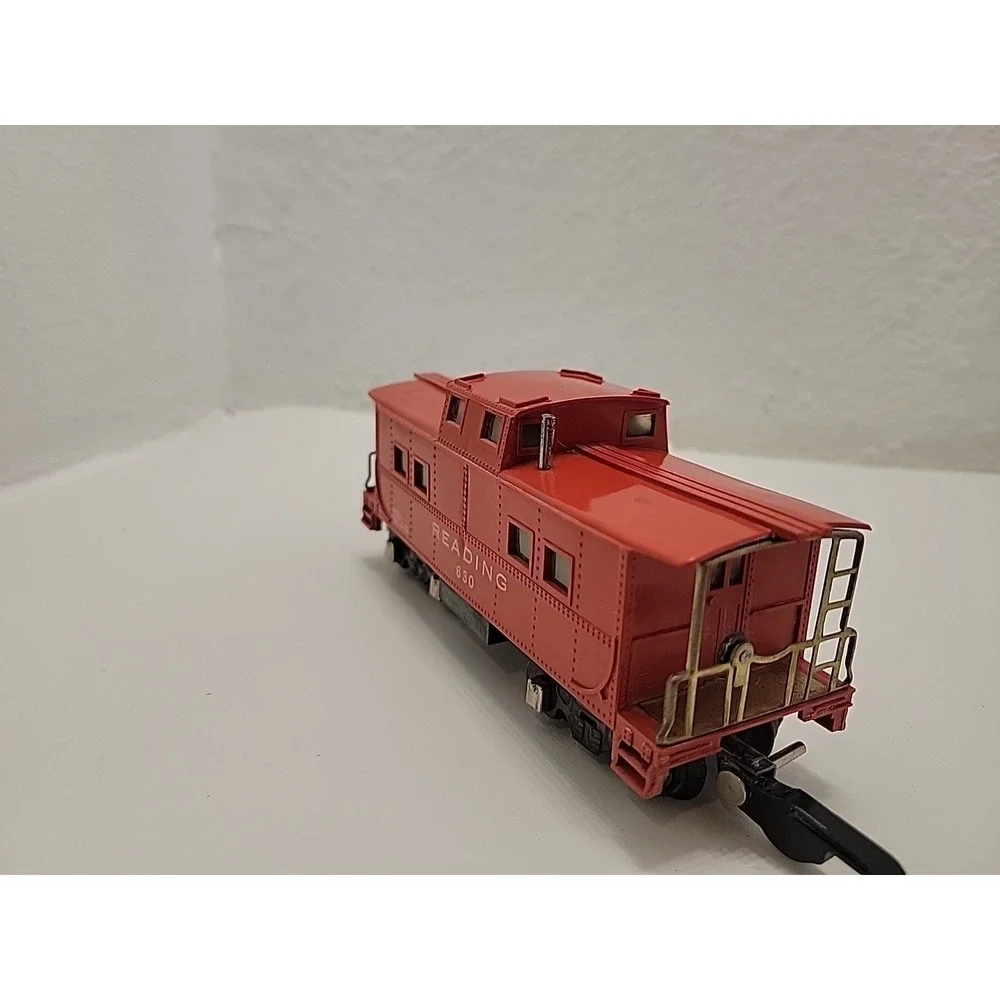 One American Flyer S 630 Reading Red Illuminated Caboose Train Car